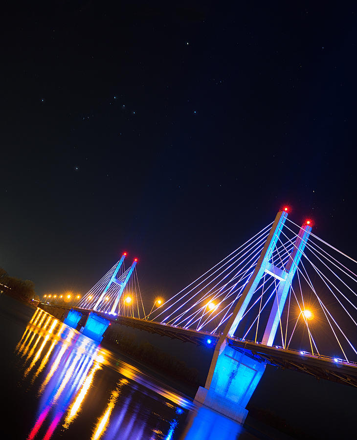 Cover Image for Orion Overlooks The Bridge